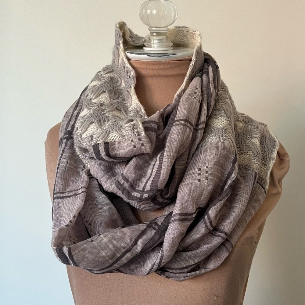 Anthropologie Infinity Boho Plaid Cream Grey Wrap Knit Scarf EUC OS